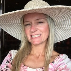 Meet your Posher, Chrissy